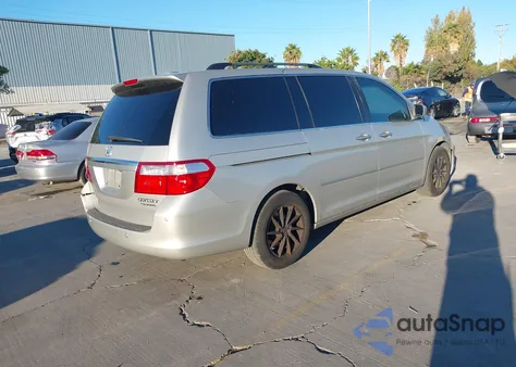 2005 Honda Odyssey Touring z USA, uszkodzony, nr VIN 5FNRL38825B034735